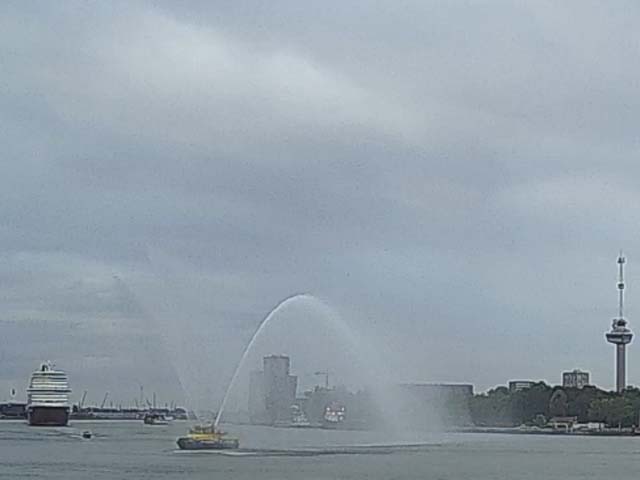 Aankomst ms Queen Anne in Rotterdam tijdens Maiden Call